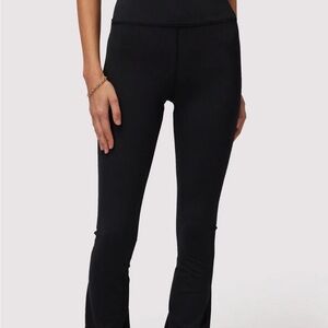 Giselle Dream Tech Bootcut
Pant